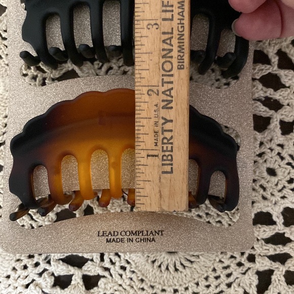 Natasha 2piece Large Hair Clips Black and Tortoise Shell - Picture 7 of 7